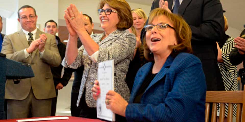 Nuevo México modifica ley de licencias de conducir para indocumentados