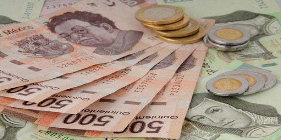 Dólar cierra la semana en 17.60 pesos Dólar cierra la semana en 17.60 pesos