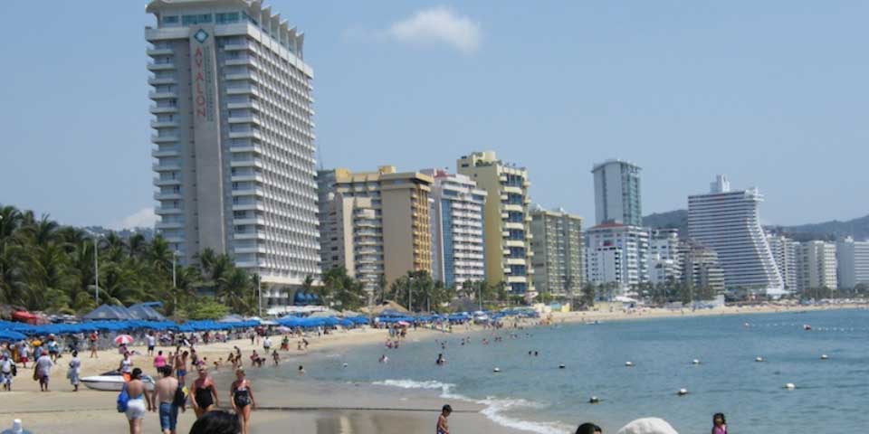 Asesinan a hombre en playa más concurrida de Acapulco