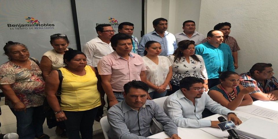 Renuncian precandidatos al PRD en Oaxaca. Apoyarán a Benjamín Robles