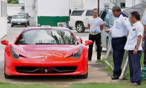 Taxistas de Cancún presentan servicio de lujo - quiero-taxi-exotic