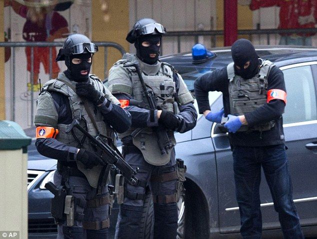 Detienen al principal sospechoso de los ataques terroristas en París - redada-bruselas-3