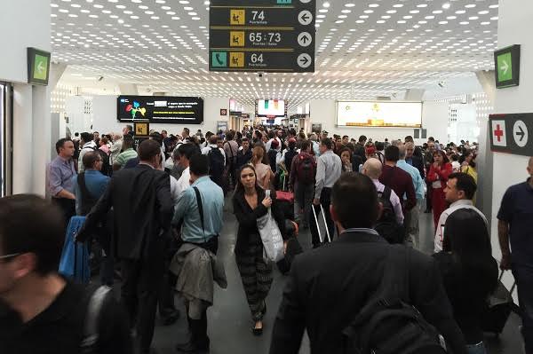 Aumentan retrasos de aerolíneas mexicanas en el AICM - retraso-AICM