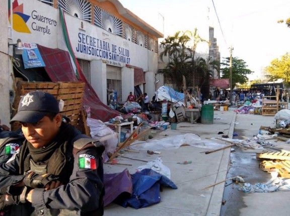 Detienen a 19 trabajadores de Guerrero por daños patrimoniales - secretaria-salud-guerrero-desalojo-internet
