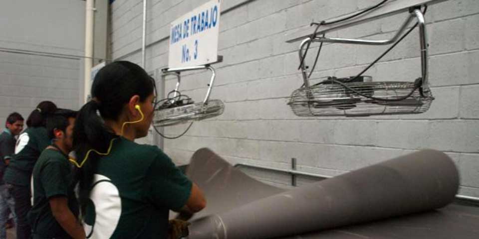 Crece empleo en sector manufacturero 2.5 por ciento en enero