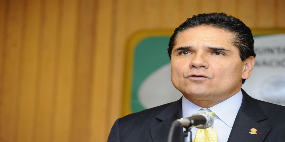 Silvano Aureoles propone cinco años de cárcel por aborto