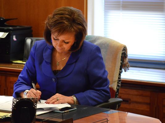 Nuevo México modifica ley de licencias de conducir para indocumentados - susana-martinez