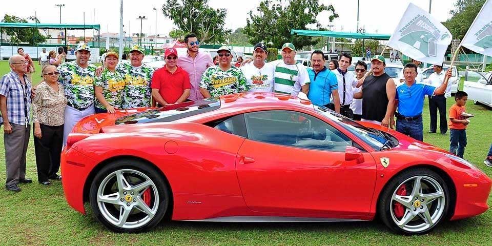 Taxistas de Cancún presentan servicio de lujo