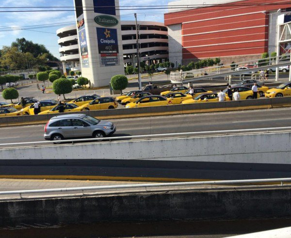 Taxistas protestan contra Uber en Guadalajara - taxistas-uber-guadalajara-10