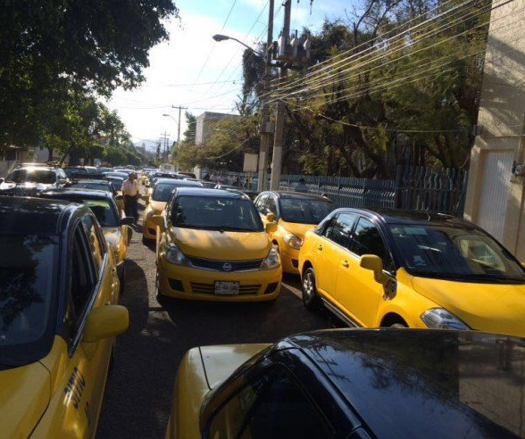 Taxistas protestan contra Uber en Guadalajara - taxistas-uber-guadalajara-9