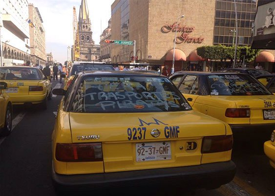 Taxistas protestan contra Uber en Guadalajara - taxistas-uber-guadalajara