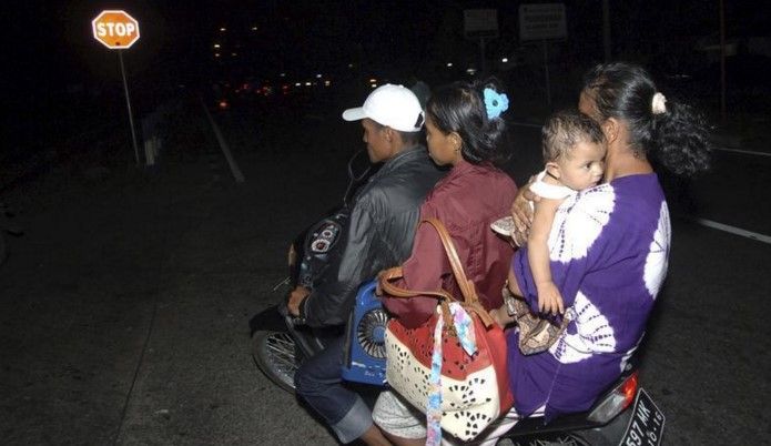 Terremoto de 7.8 azota costas de Indonesia - terremoto-indonesia-Reuters