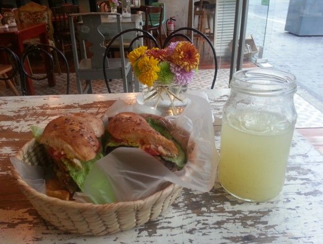 Los 5 restaurantes vegetarianos o veganos que debe visitar - veggies-pan-comido