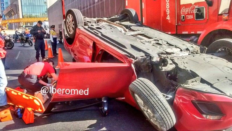 Volcadura e incendio al poniente de la Ciudad de México - volcadura-reforma-constituyentes-iberomed