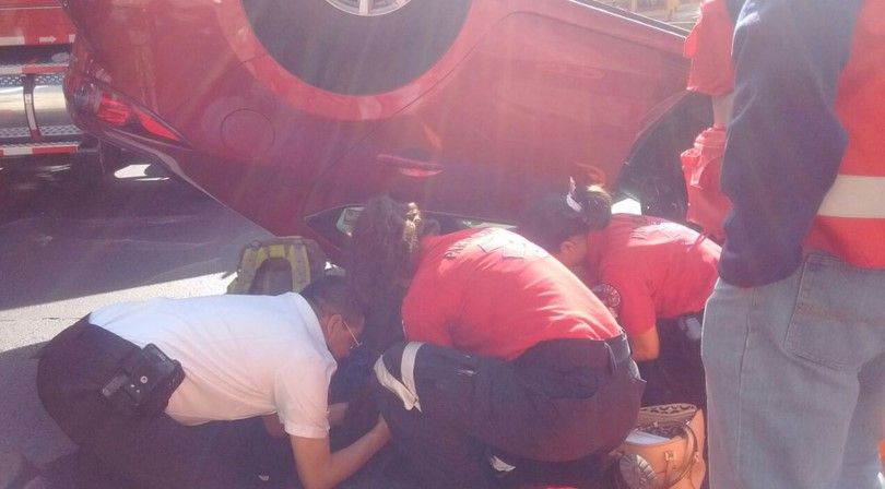 Volcadura e incendio al poniente de la Ciudad de México