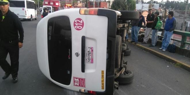 Siete heridos por volcadura de transporte público en Satélite - volcadura-transporte-tlalnepantla
