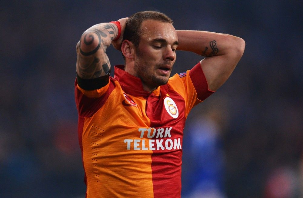 Inhabilitan al Galatasaray de competencias europeas por un año - wesley-sneijder-galatasaray