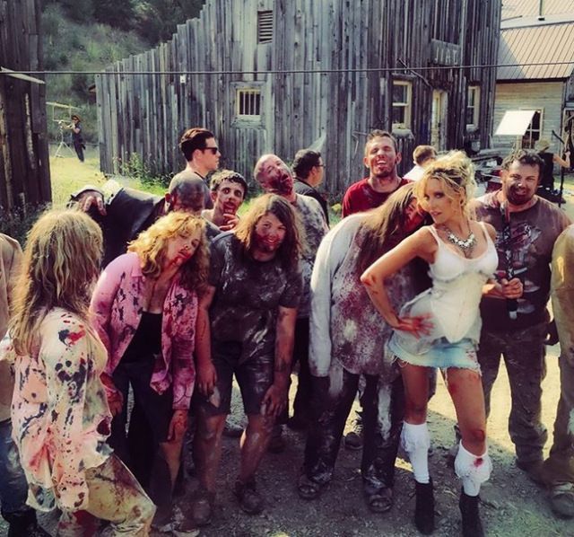 Backstreet Boys y NSYNC juntos en una película - zombie-6