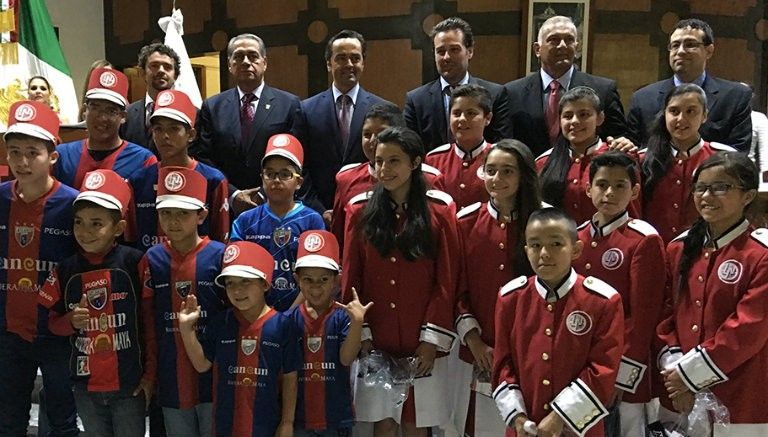 Atlante, primer equipo de futbol que recibe homenaje de la Lotería Nacional - 20160419220442