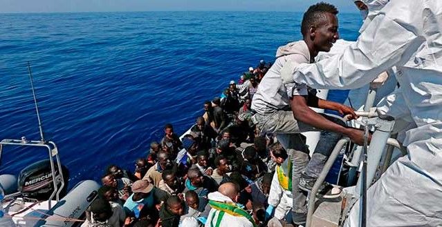 Al menos 200 inmigrantes murieron en el Mediterráneo - 400-a-todo-momento