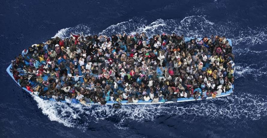Al menos 200 inmigrantes murieron en el Mediterráneo - 400-el-litoral