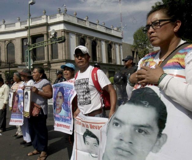 Padres de los 43 desaparecidos levantan plantón en SEGOB - 43-el-mañana-