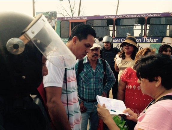 Chocan maestros de la CNTE con la Policía Federal en Chiapas - @ChiapasParalelo