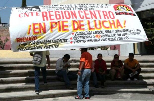 Maestros destrozan oficina del INEE en Guerrero - @Cuadrante_Azul