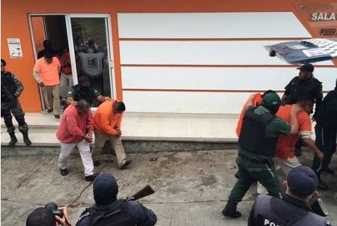 Ingresan ocho policías a CERESO por desaparecios en Papantla - @Milenio