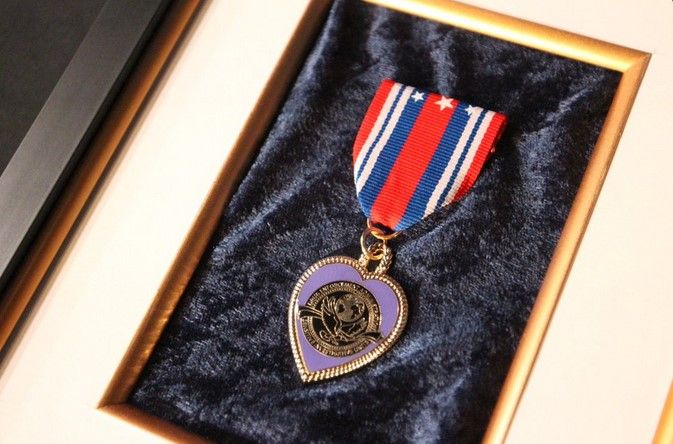 DEA entrega condecoración a dos policías de México