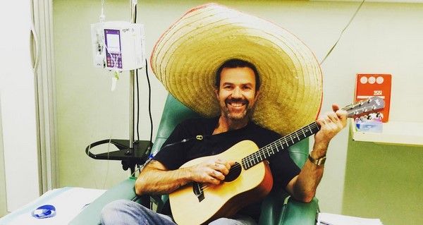 Anuncia Pau Donés estar libre de cáncer