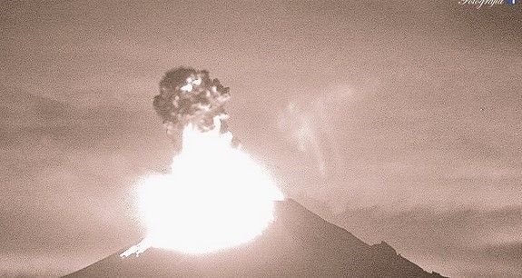 Registran la explosión más fuerte del Popocatépetl en tres años
