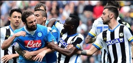 Video: Higuaín enfurece tras expulsión Video: Higuaín enfurece tras expulsión