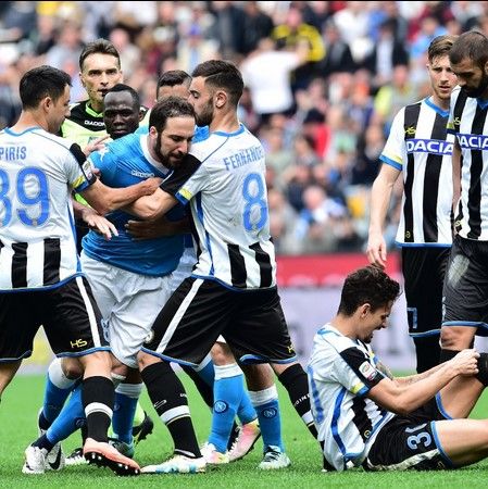 Video: Higuaín enfurece tras expulsión - @SC_ESPN