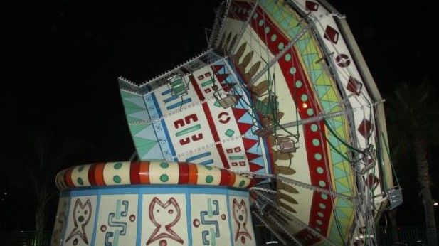 Juego mecánico se desploma y deja 12 heridos en Tijuana - @Twitter_