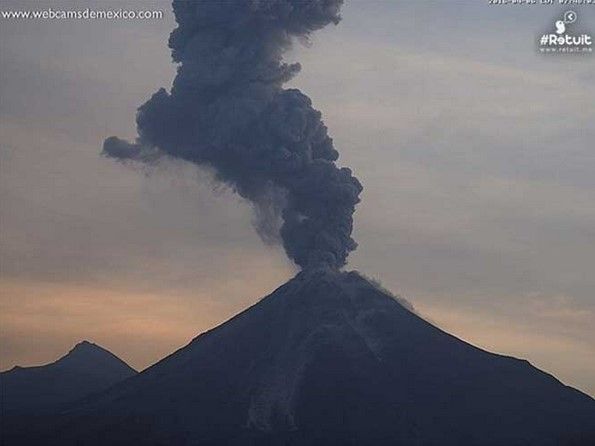 Volcán de Colima registra explosión moderada - @Volcan-colima