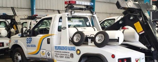 Detienen a dos por evitar arrastre de taxi en Cuajimalpa