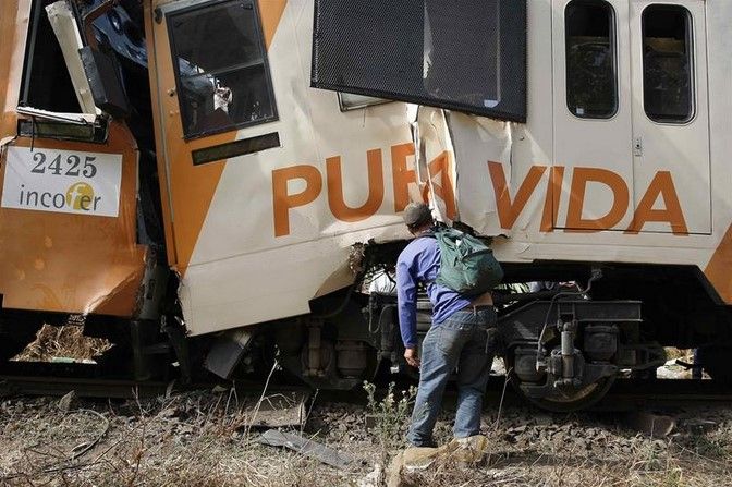 Choque de trenes deja 245 heridos en Costa Rica - @ecuavisa1