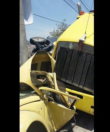 Tráiler impactó a 18 vehículos en la Autopista del Sol - @guerrero123