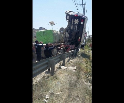 Tráiler impactó a 18 vehículos en la Autopista del Sol - @guerrero2