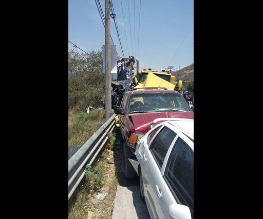 Tráiler impactó a 18 vehículos en la Autopista del Sol - @guerrero_