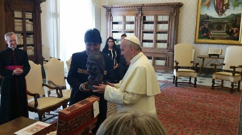 Evo Morales aconseja al papa tomar coca - @mincombolivia