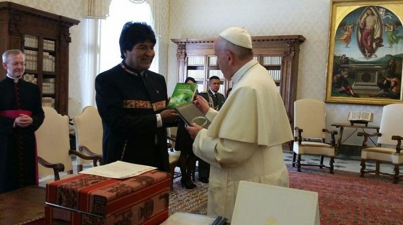 Evo Morales aconseja al papa tomar coca - @mincombolivia1