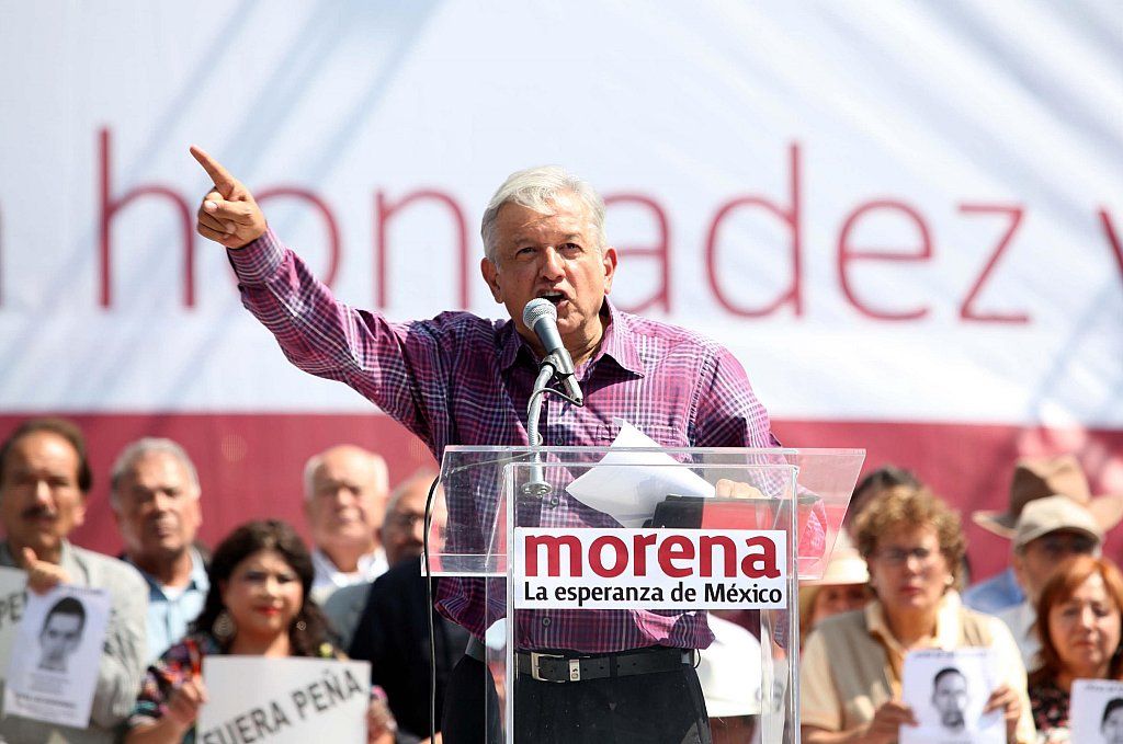 AMLO solicitó a INE juicio político contra dos de sus consejeros