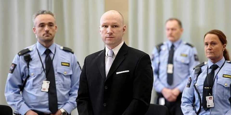 Tribunal falla a favor de extremista que asesinó a 77 personas