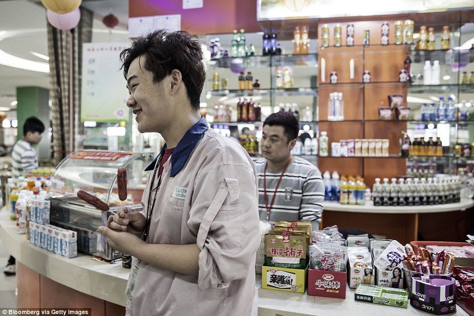 La seguridad y privacidad en una planta de Apple en China - Apple-empleados-Shanghai4