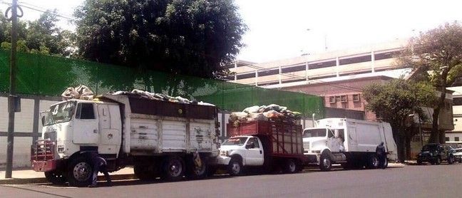 Aseguran camiones de basura del Edomex en la Gustavo A. Madero