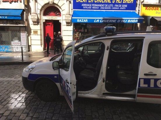 Detienen a hombre que disparó en una calle de París