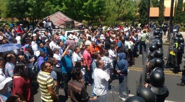 No hay carreteras bloqueadas en Michoacán: Aureoles