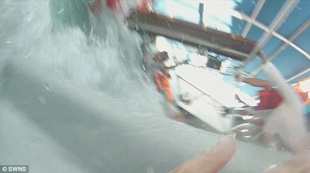 Video: el dramático hundimiento de embarcación en Costa Rica